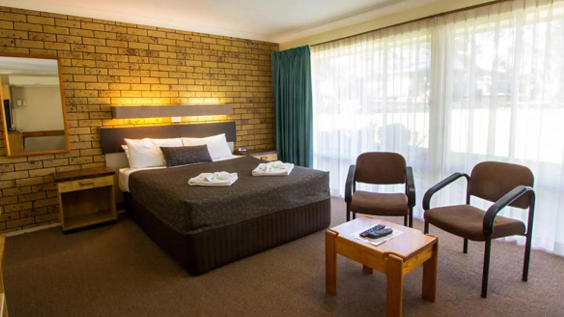 Toowoomba Motor Village 0*,